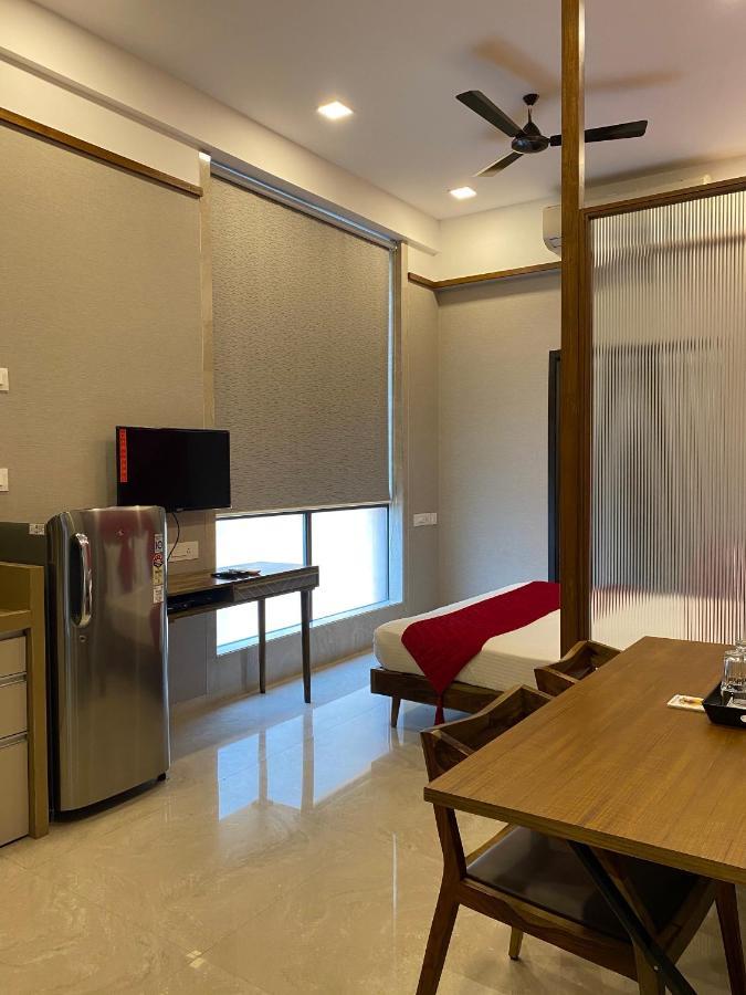 Theory9 Premium Service Apartments Khar Βομβάη Εξωτερικό φωτογραφία