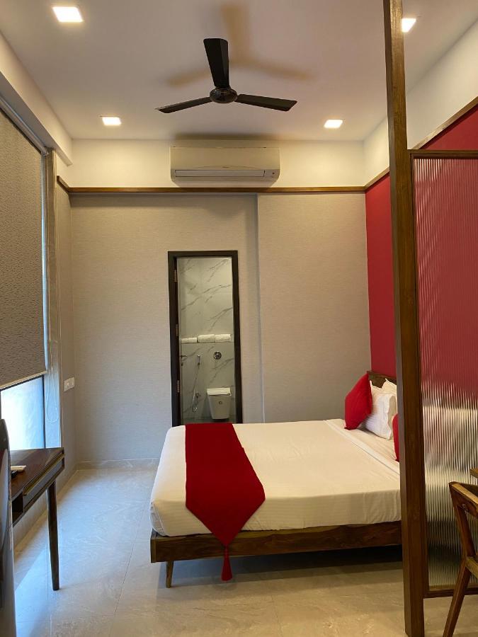 Theory9 Premium Service Apartments Khar Βομβάη Εξωτερικό φωτογραφία